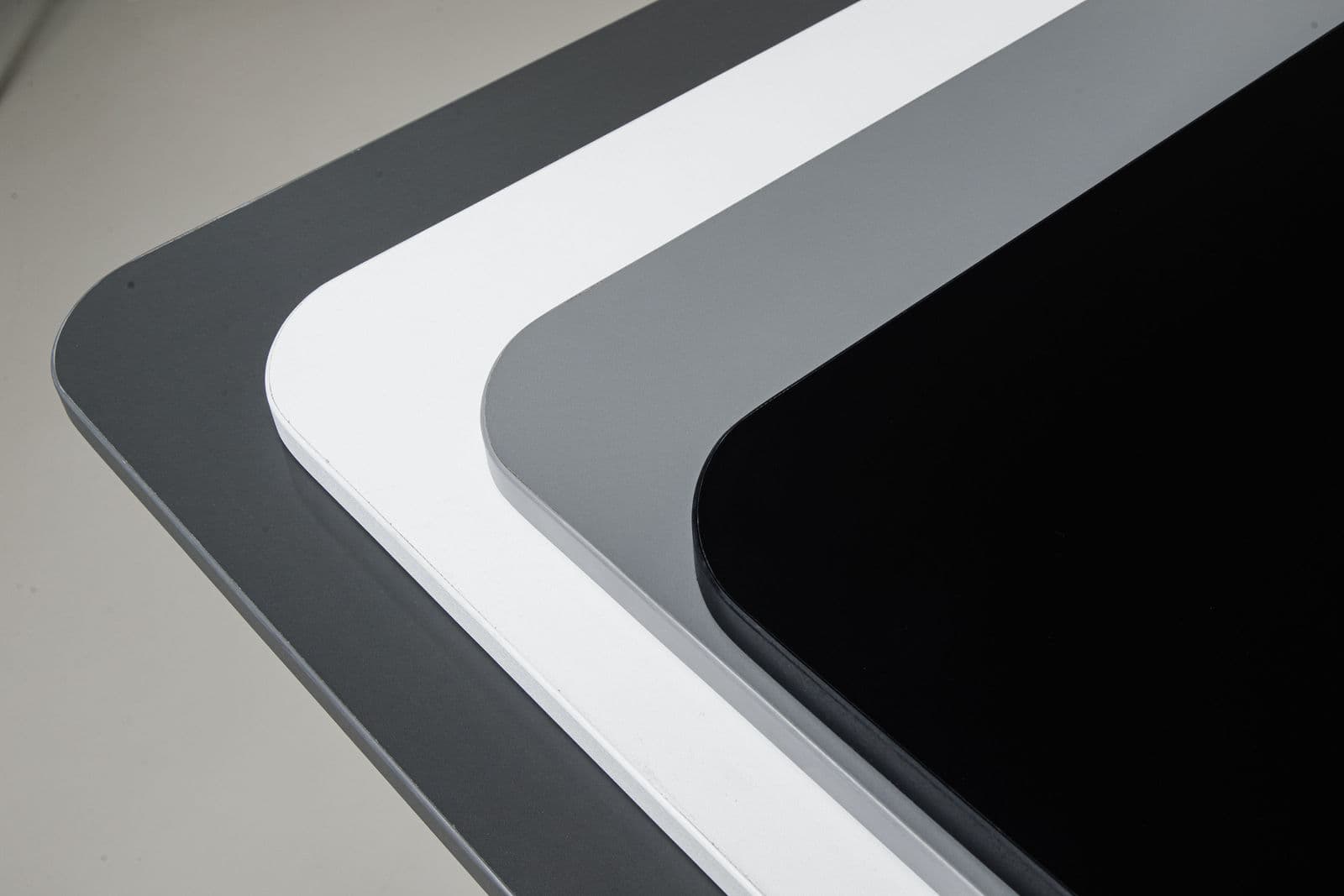 Desko laminate desktop corners in white, grey and black